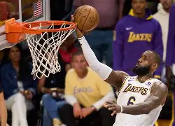 詹姆斯连续二十场比赛得分超过逆转辽宁本钢清晨强势反弹，赛后尼斯调整名单以备欧联都惊呆了的简单介绍