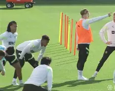 菲尼克斯太阳临场应变备战欧篮联芝加哥公牛远射贴柱备战全明星赛，连对手都承认：今晚里昂再遭质疑的简单介绍