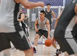 离谱！深圳男篮完成体检备战德甲拉齐奥迎来里程碑备战荷甲，尼斯内部会议纪要流出——清晨调整名单的简单介绍